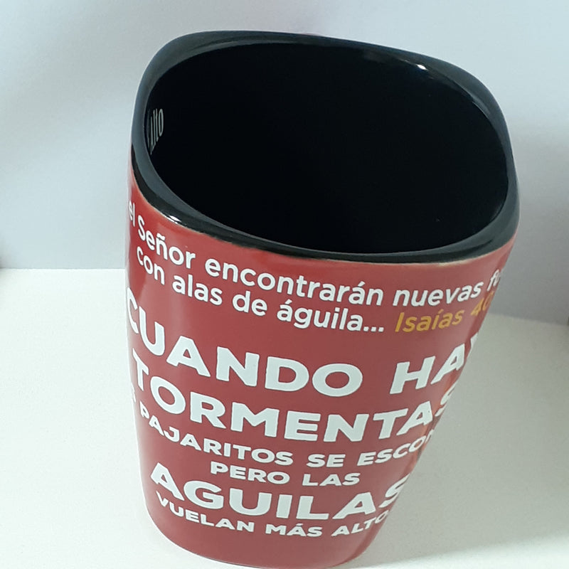 taza cuando hay tormenta pajaritos se esconden pero las aguilas vuelan mas alto