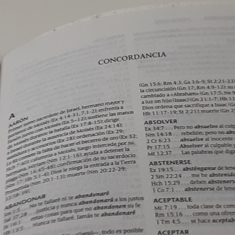 Santa Biblia NTV, Edición compacta letra grande, Apocalipsis 19:16 (Letra Roja, SentiPiel)