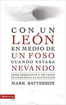 Con un león en medio de un foso: Cómo sobrevivir y triunfar cuando ruge la dificultad